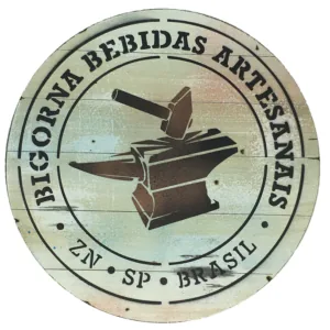 Bolacha de parede em madeira com o carimbo da Bigorna
